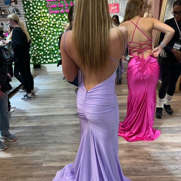 Elegant Lavender Evening Gown - Picture 6 of 7